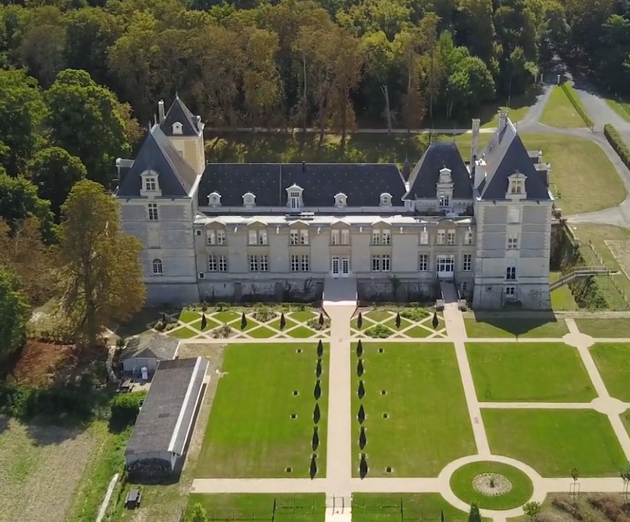 Chateau-de-Jalesnes-2